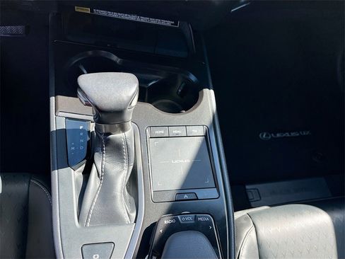 Used 2022 Lexus UX 200 image 16