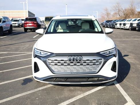 Used 2024 Audi Q8 e-tron Premium Plus w/ Premium Plus Package image 3