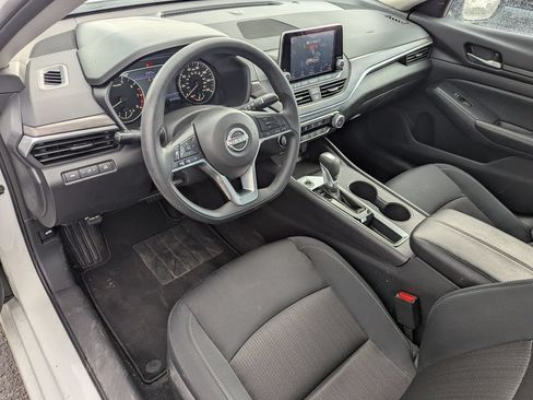 Used 2025 Nissan Altima 2.5 SV FWD image 24