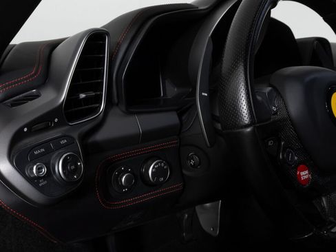 Used 2013 Ferrari 458 Italia Coupe RWD image 32