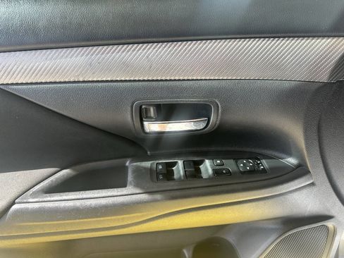 Used 2017 Mitsubishi Outlander ES image 10