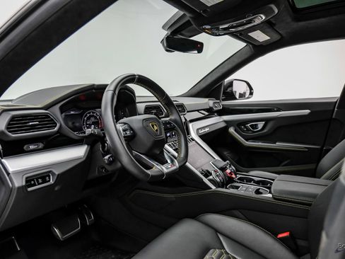 Used 2022 Lamborghini Urus AWD/4WD image 35