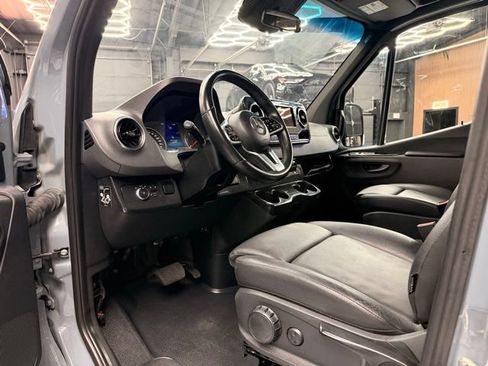 Used 2022 Mercedes-Benz Sprinter 2500 image 12
