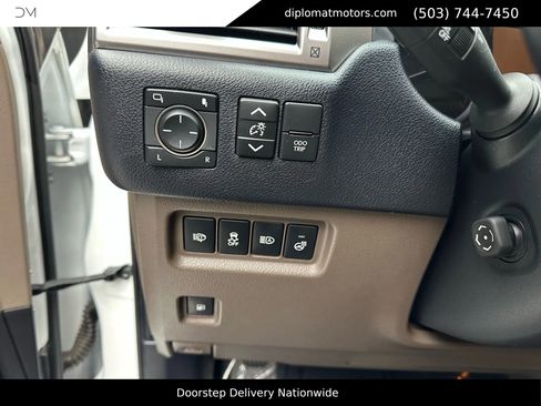Used 2023 Lexus GX 460 Premium w/ Accessory Package image 30