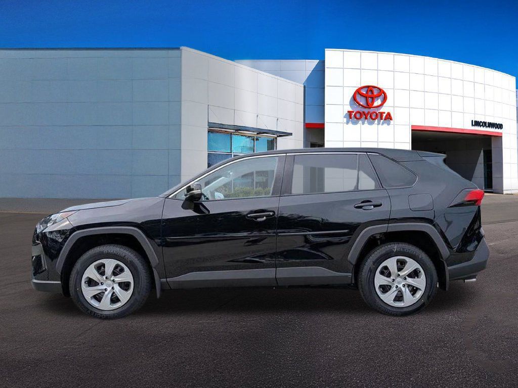 Used 2022 Toyota RAV4 LE AWD/4WD image 12