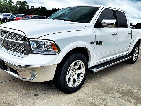 Used 2017 RAM 1500 Laramie w/ Convenience Group AWD/4WD image 5