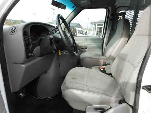 Used 1998 Ford E-150 and Econoline 150 image 12