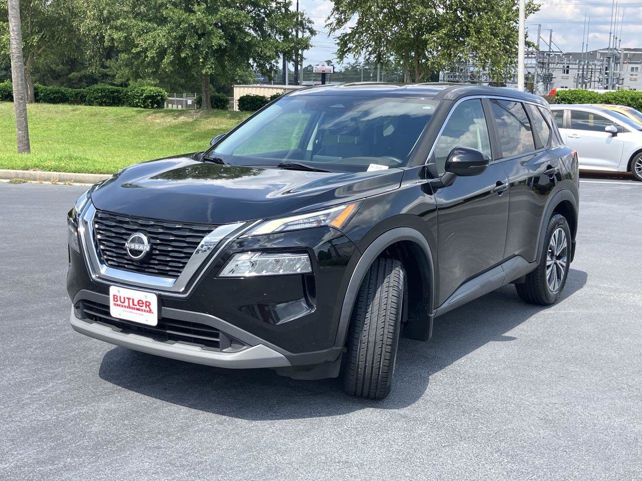 Used 2022 Nissan Rogue SV FWD image 1