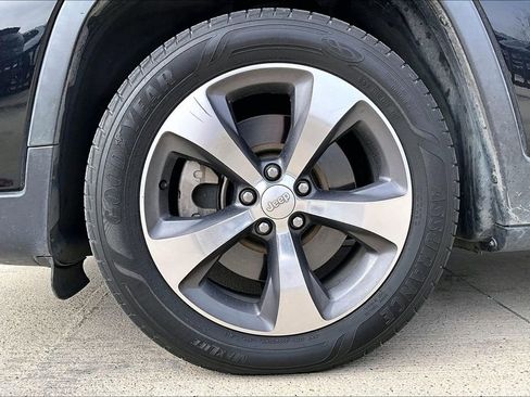 Used 2019 Jeep Cherokee Limited w/ Technology Group image 11