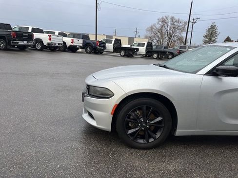 Used 2020 Dodge Charger SXT w/ Blacktop Package image 4