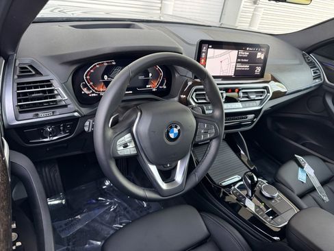 Used 2025 BMW X4 xDrive30i image 3