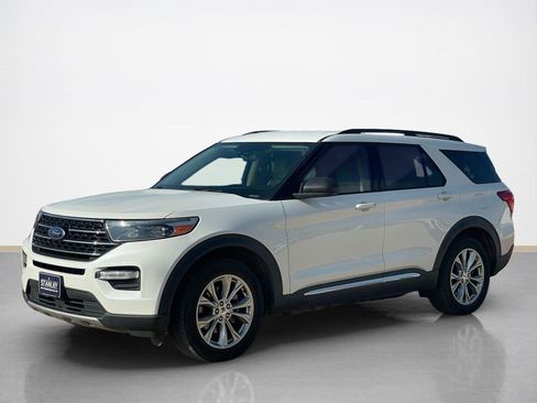 Used 2020 Ford Explorer XLT w/ Equipment Group 202A AWD/4WD image 3