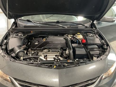 Used 2017 Chevrolet Malibu LT FWD image 27