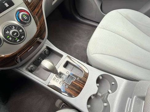 Used 2012 Hyundai Santa Fe GLS AWD/4WD image 17