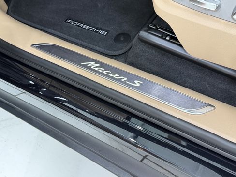 Certified 2023 Porsche Macan S AWD/4WD image 31