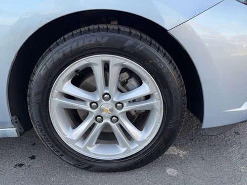 Used 2017 Chevrolet Cruze LT image 9
