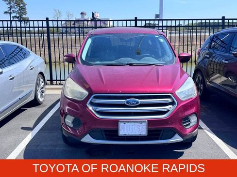 Used 2017 Ford Escape SE image 2