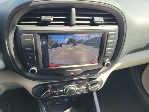 Used 2025 Kia Soul LX w/ LX Technology Package FWD image 21