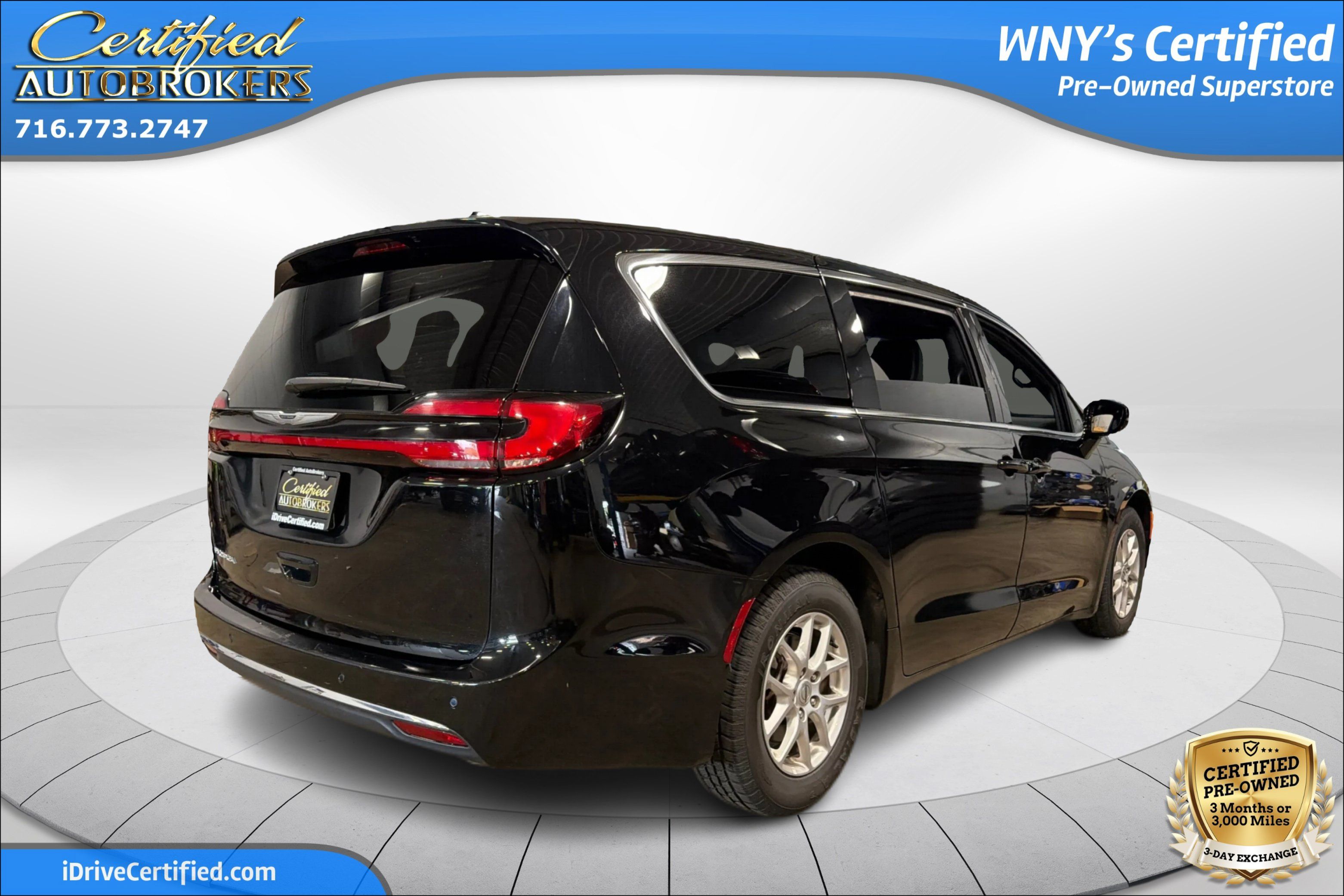 Used 2025 Chrysler Pacifica Select FWD image 6