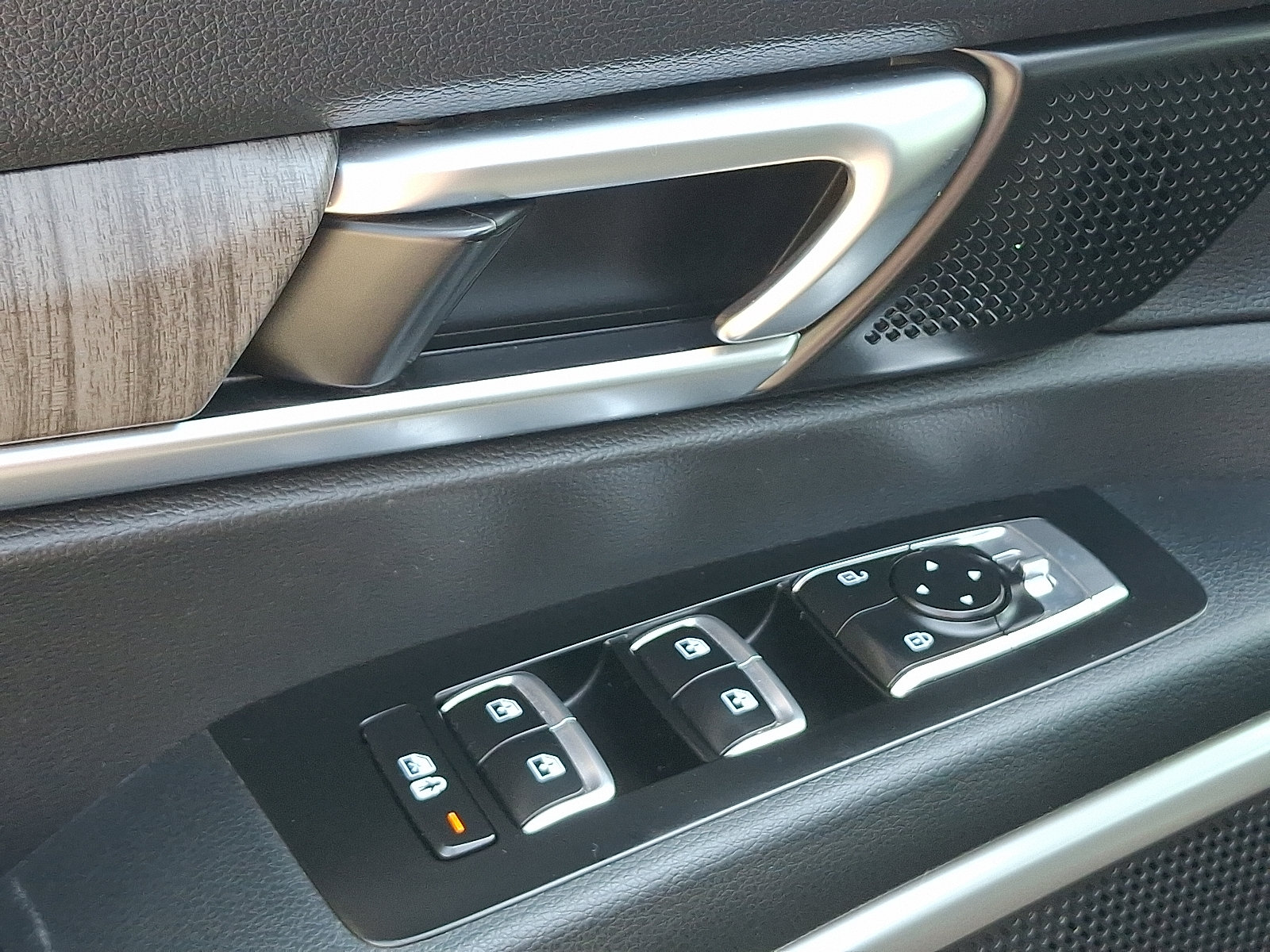Used 2025 Kia Telluride EX w/ EX Captain's Chair Package AWD/4WD image 12