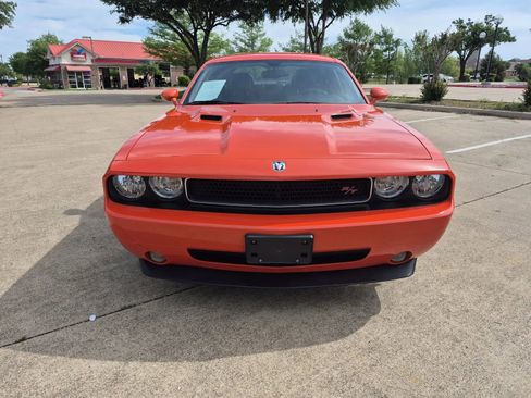 Used 2010 Dodge Challenger R/T image 3