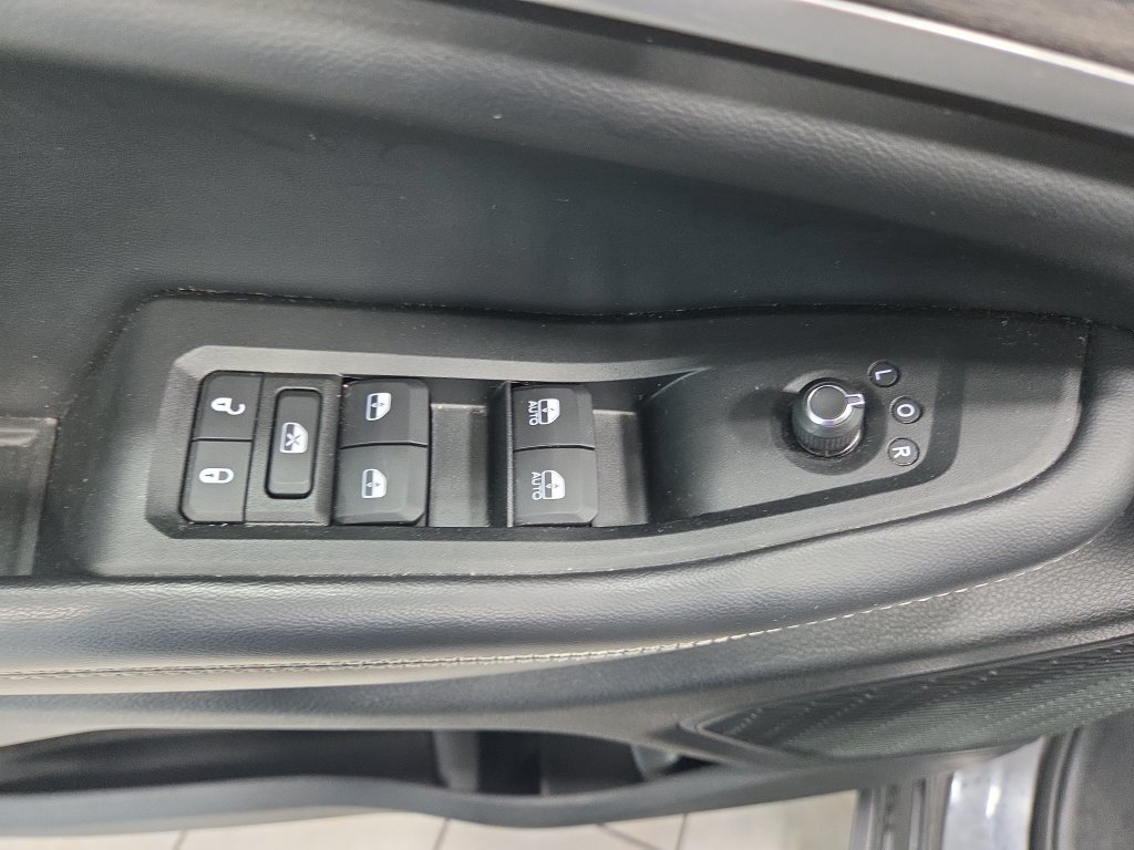 Used 2023 Jeep Grand Cherokee L Limited AWD/4WD image 32