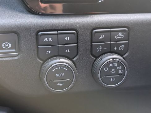 Used 2026 Chevrolet Silverado 1500 High Country w/ High Country Premium Package AWD/4WD image 32