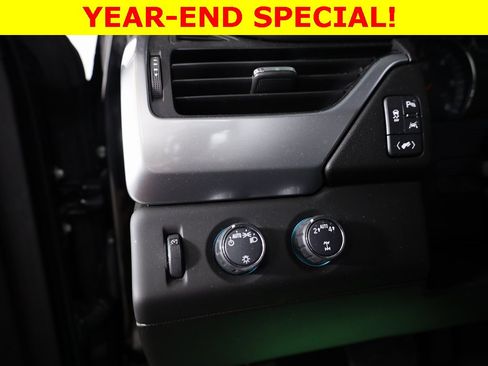 Used 2018 Chevrolet Suburban LT image 11
