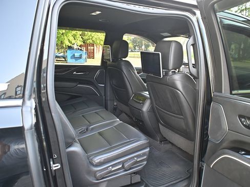 Used 2022 Cadillac Escalade ESV Luxury AWD/4WD image 10