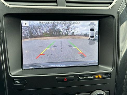 Used 2019 Ford Explorer XLT w/ Equipment Group 202A image 5