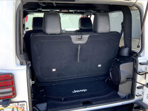 Used 2014 Jeep Wrangler Sahara AWD/4WD image 17