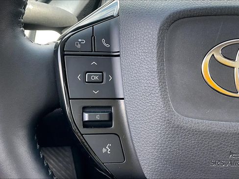 Used 2023 Toyota Prius XLE FWD image 23