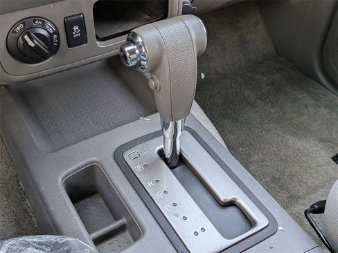 Used 2016 Nissan Frontier SV image 15