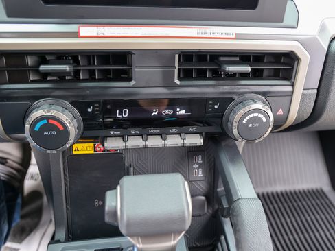 Certified 2025 Toyota Tacoma SR5 w/ SR5 Upgrade Package AWD/4WD image 25