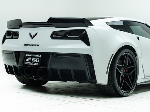 Used 2015 Chevrolet Corvette Z06 w/ 2LZ Preferred Equipment Group image 14