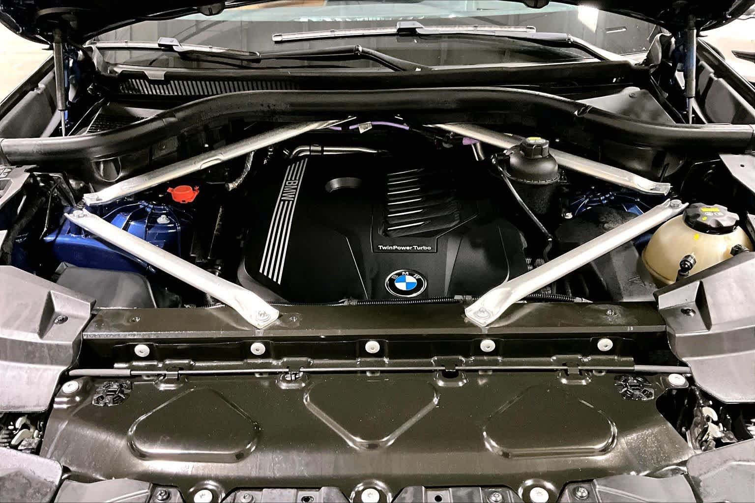 Used 2022 BMW X5 xDrive40i w/ Premium Package AWD/4WD image 32