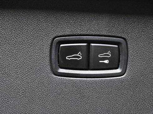 Certified 2025 Porsche Cayenne S image 32