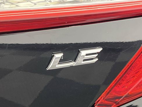 Used 2012 Toyota Camry LE FWD image 22