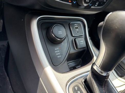 Used 2021 Jeep Compass Latitude w/ Sun and Sound Group AWD/4WD image 16