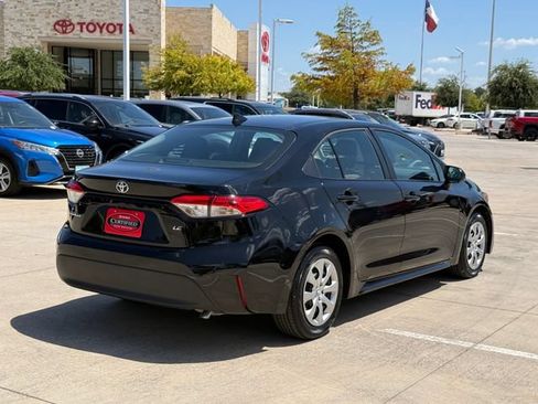 Used 2025 Toyota Corolla LE FWD image 5