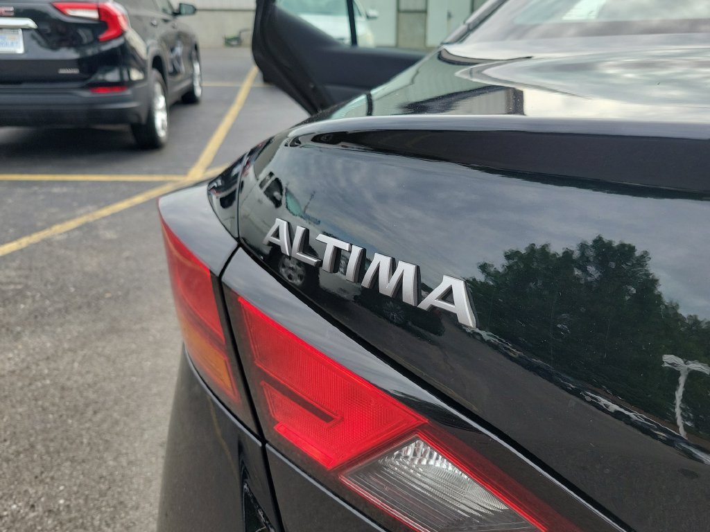 Used 2025 Nissan Altima 2.5 SV FWD image 9