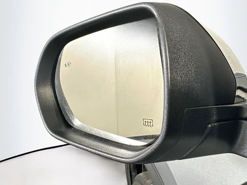 Used 2025 Chevrolet Traverse LT image 16