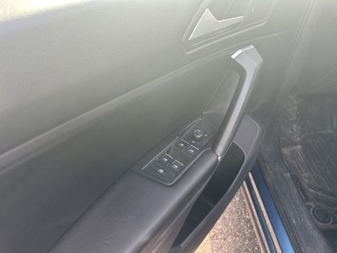 Used 2020 Volkswagen Tiguan SE AWD/4WD image 12