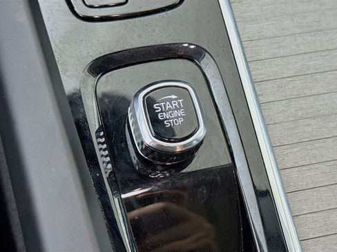 Used 2025 Volvo XC60 B5 Plus image 21