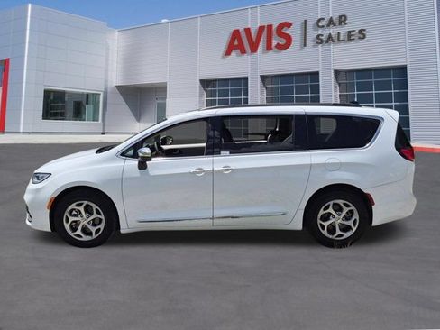 Used 2023 Chrysler Pacifica Limited FWD image 10