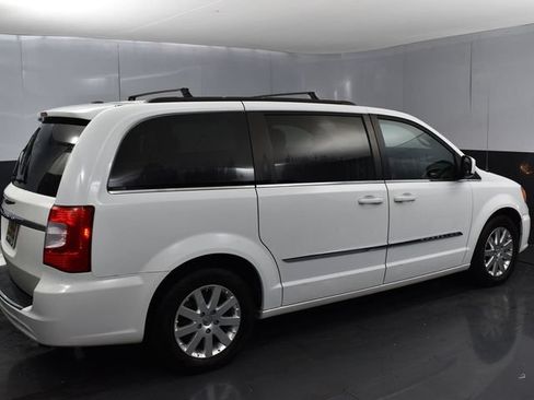 Used 2015 Chrysler Town & Country Touring FWD image 4