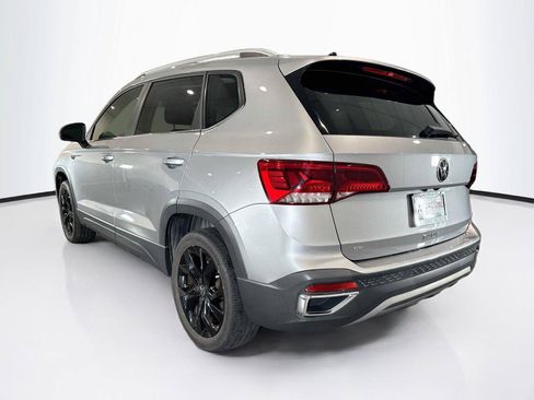 Used 2023 Volkswagen Taos SE w/ Black Wheel Package FWD image 3