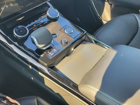 Used 2023 Land Rover Range Rover Sport SE image 17