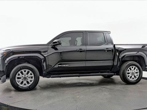 Used 2025 Toyota Tacoma SR5 AWD/4WD image 3