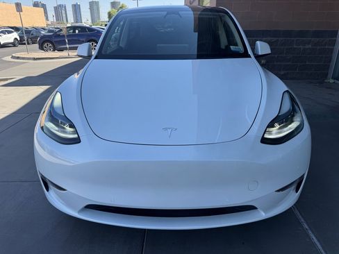 Used 2022 Tesla Model Y Performance image 10